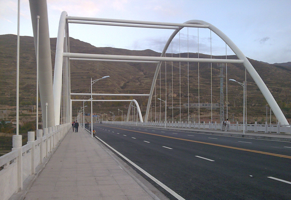 1、青海省隆務(wù)黃河大橋