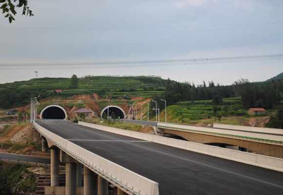 4、長春至深圳線（G25)青州至臨沭(魯蘇界)高速公路 穆陵關(guān)隧道